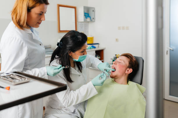 Best Emergency Dental Extractions in East Bronson, FL